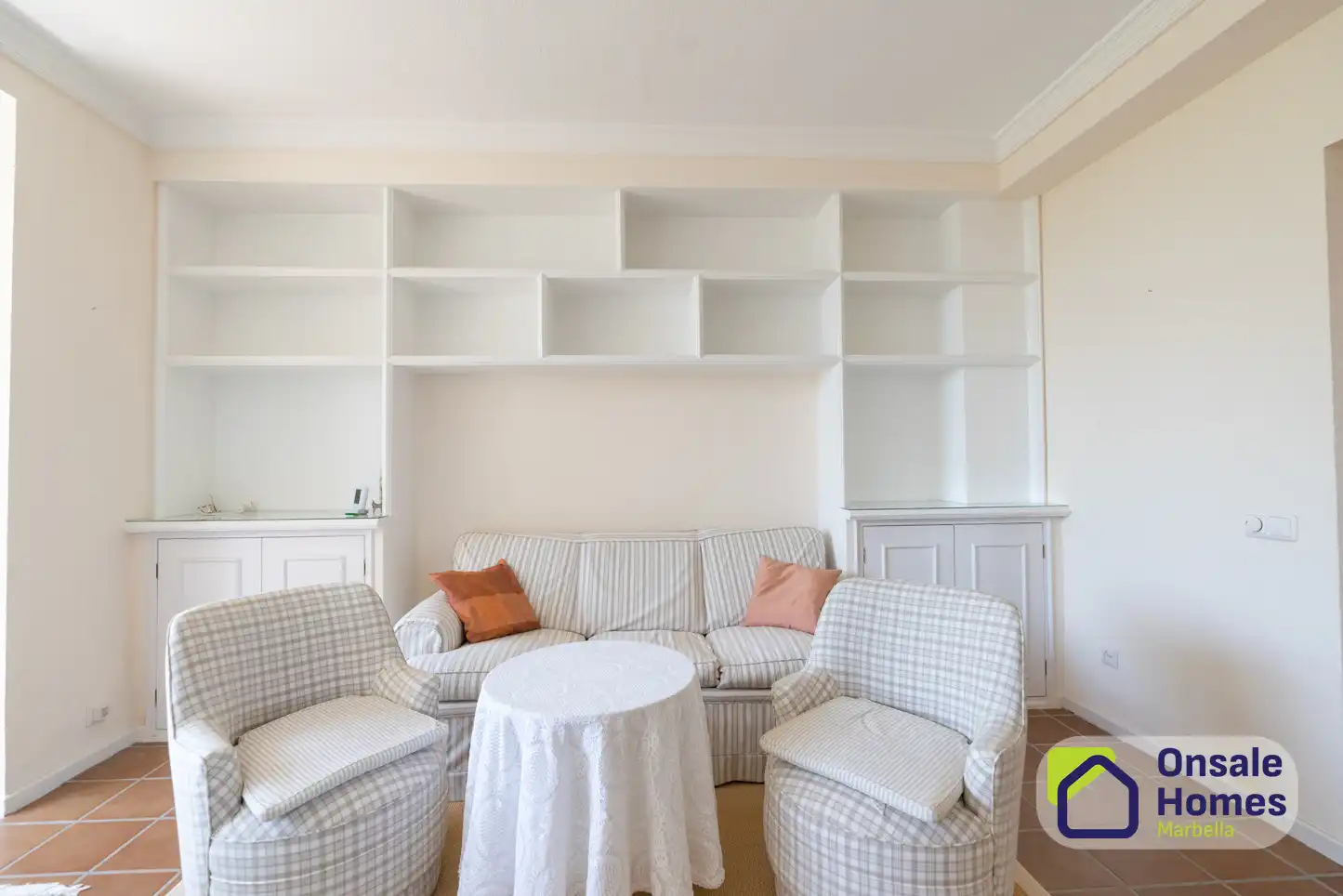 Flat with pool for sale in Avenida del Prado