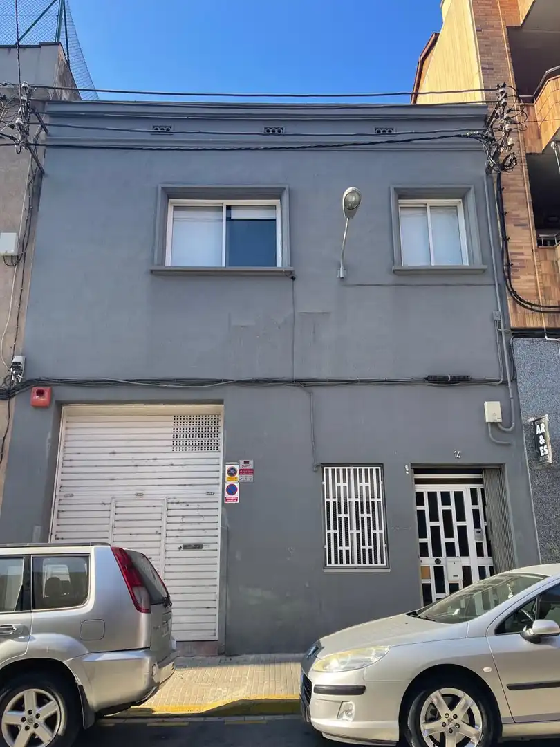Vista exterior de Local de lloguer en Montcada i Reixac amb Aire condicionat