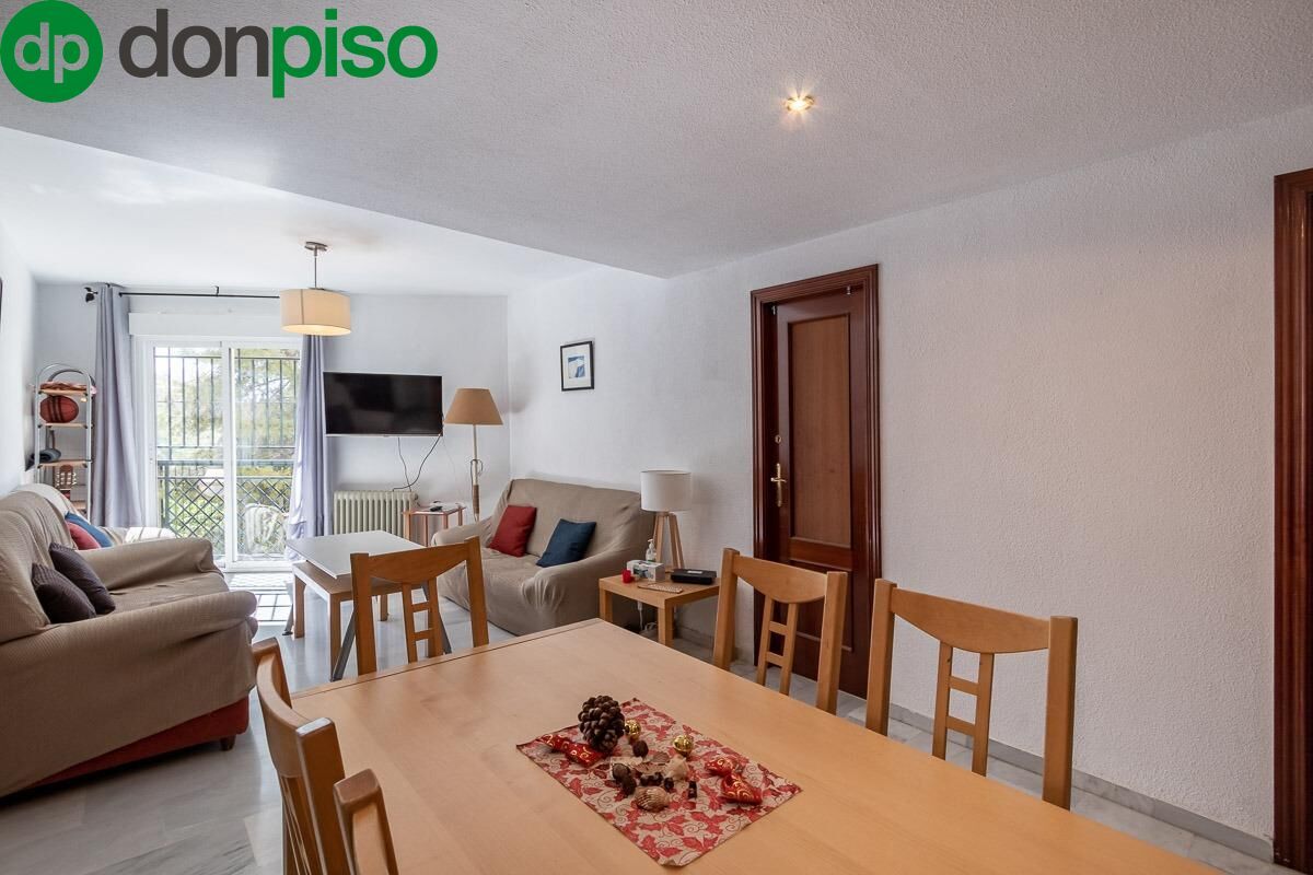 Living room of Flat for sale in  Granada Capital  with Heating and Storage room