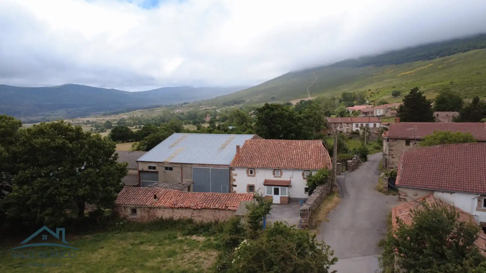 Vista exterior de Casa o xalet en venda en Valdeolea
