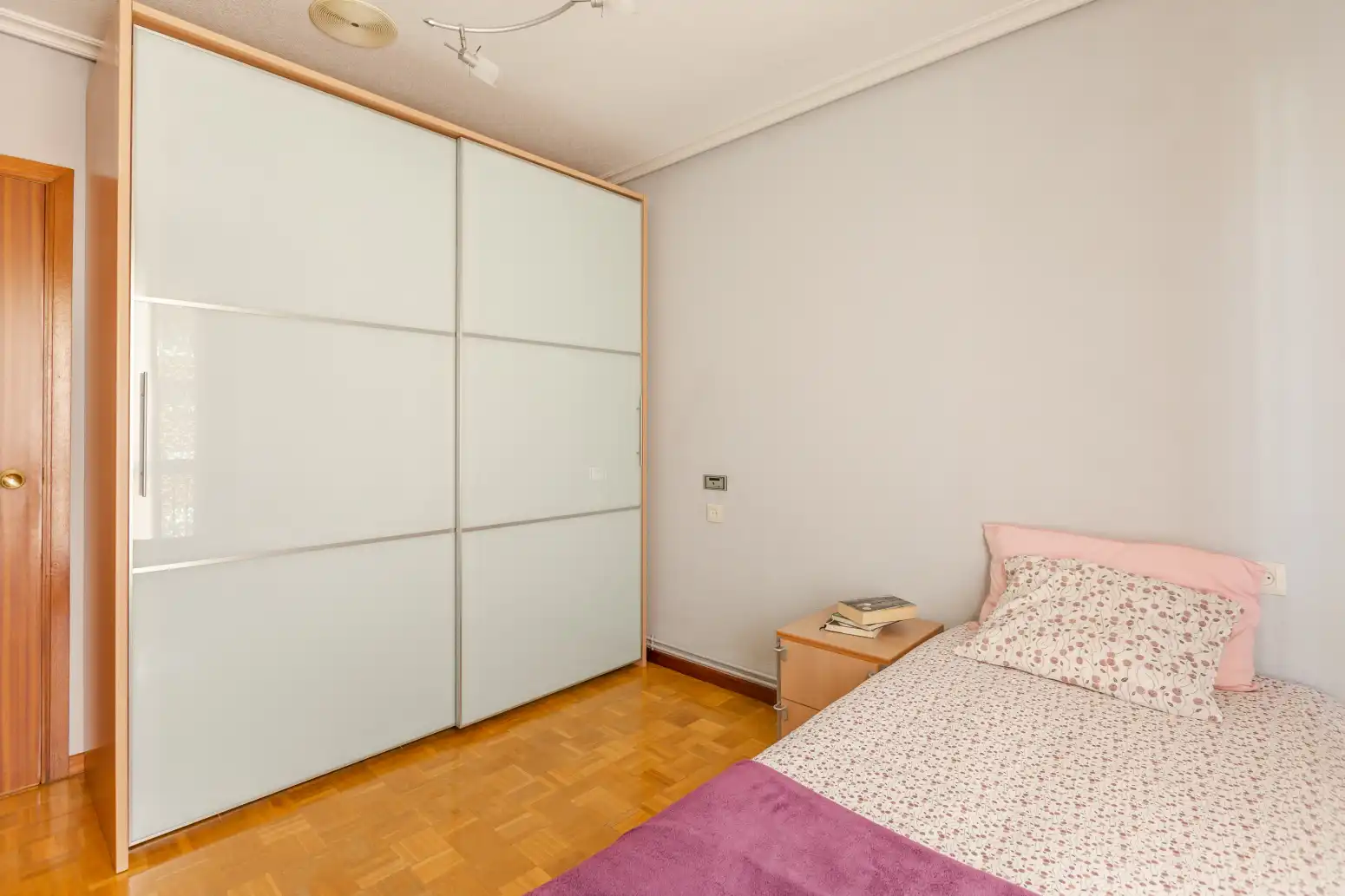 Bedroom of Flat for sale in  Pamplona / Iruña  with Heating, Parquet flooring and Terrace