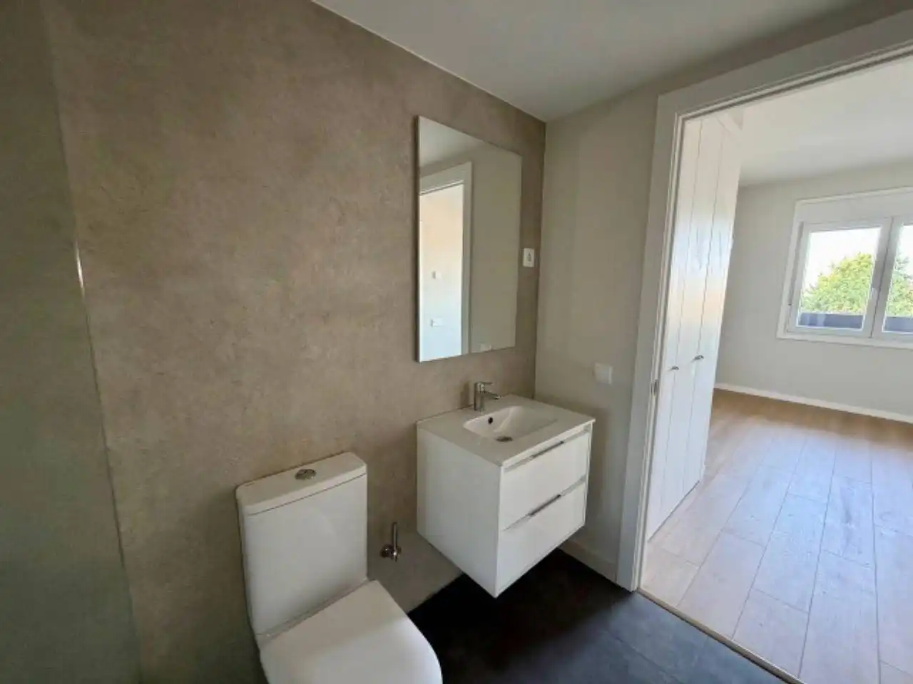 Bathroom of Flat for rent in Terrassa  with Air Conditioner, Heating and Parquet flooring