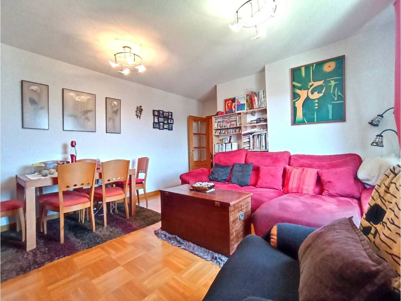 Sala d'estar de Pis en venda en Burgos Capital amb Calefacció, Parquet i Terrassa