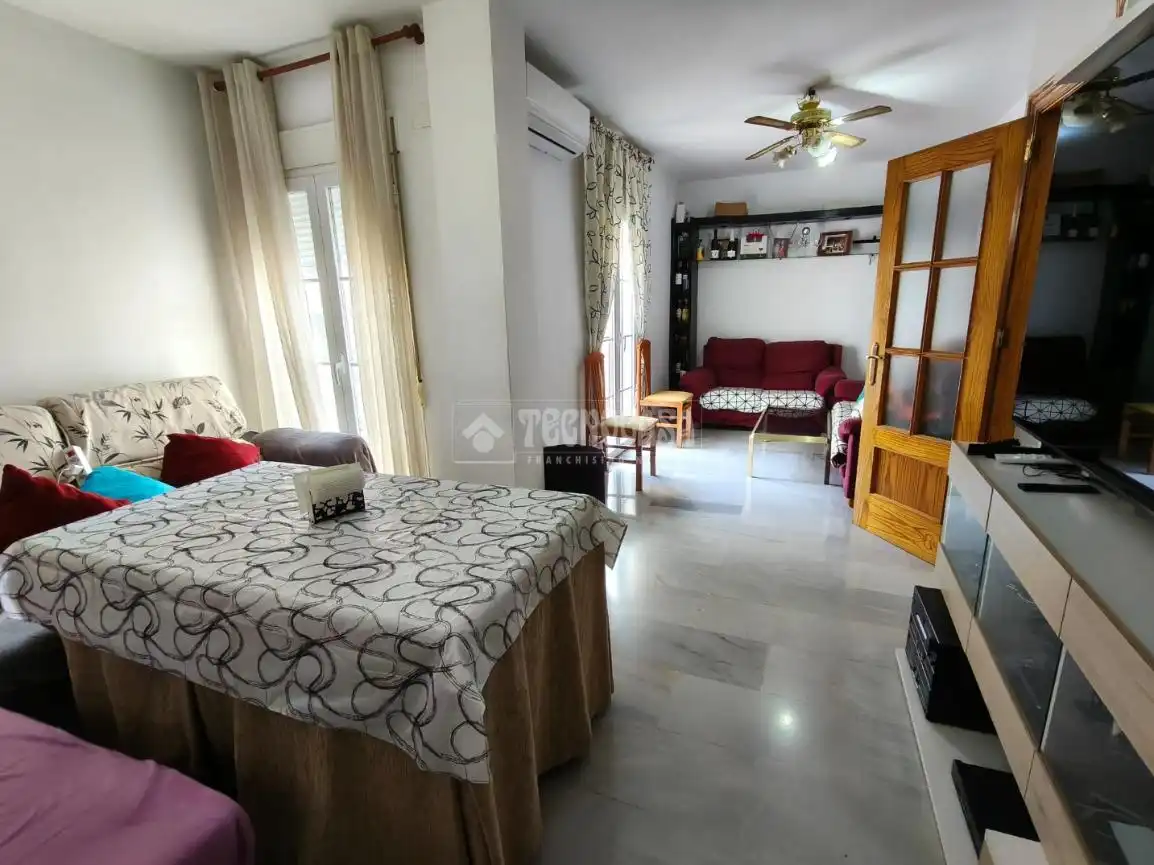 Wohnzimmer von Einfamilien-Reihenhaus zum Verkauf in Armilla mit Klimaanlage