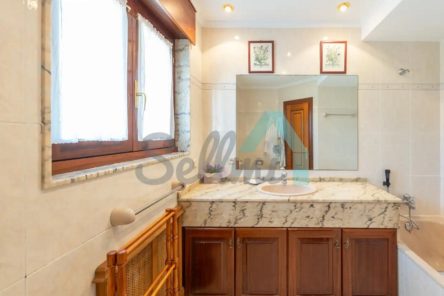 Bathroom of Detached homes for sale in Llanes  with Heating, Private garden and Parquet flooring