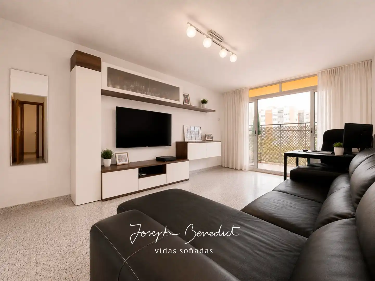 Living room of Flat for sale in L'Hospitalet de Llobregat  with Air Conditioner, Heating and Terrace