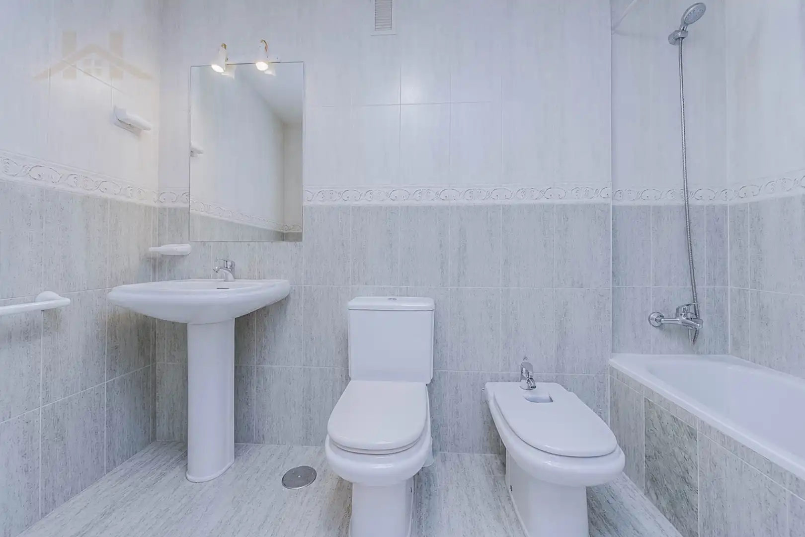 Bathroom of Flat for sale in Villanueva de la Cañada  with Air Conditioner, Heating and Storage room
