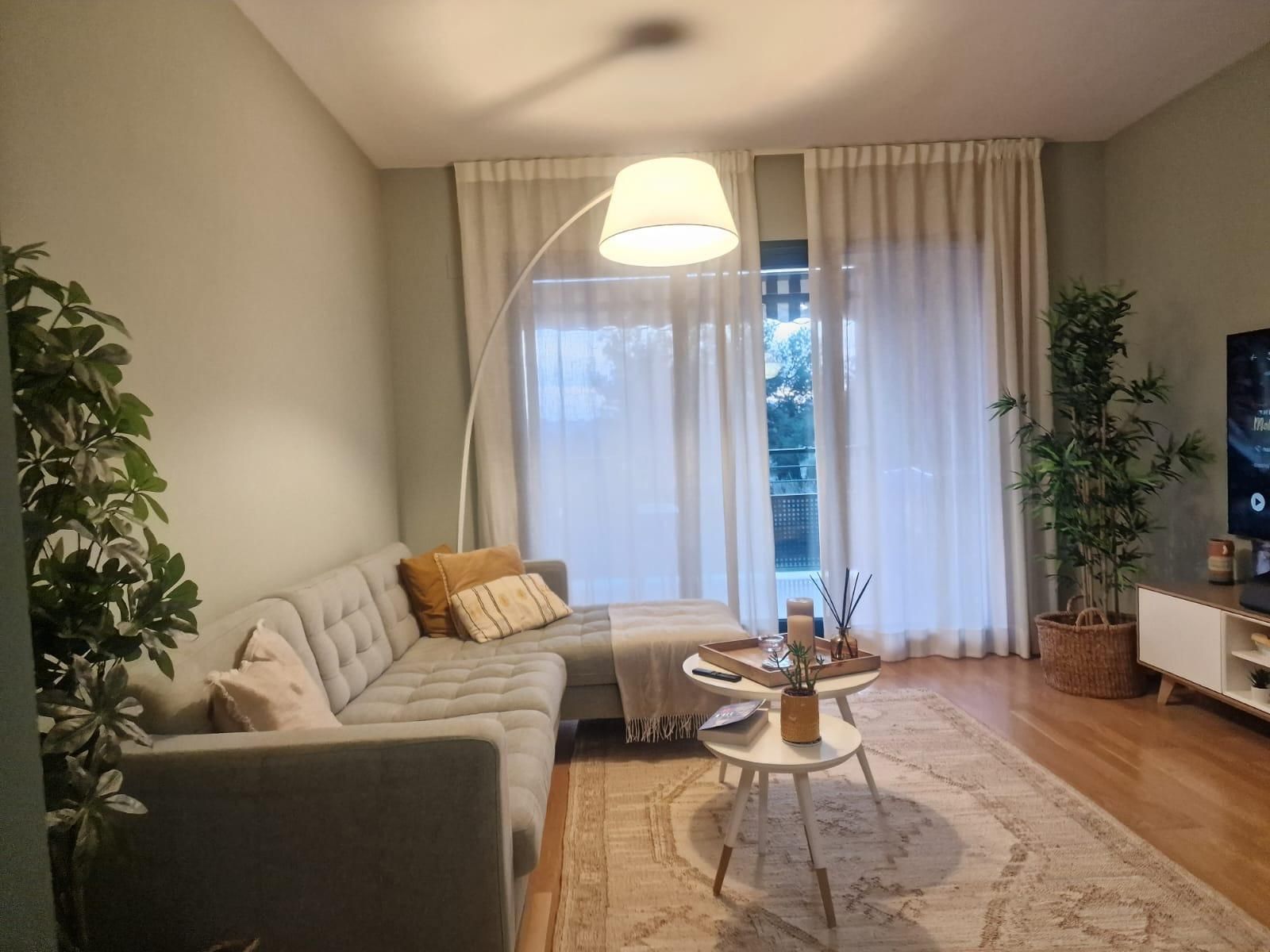 Living room of Flat to rent in Paterna  with Air Conditioner, Parquet flooring and Terrace