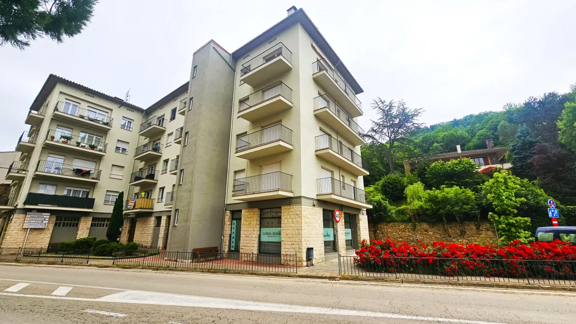 Vista exterior de Piso en venta en Sant Joan de les Abadesses con Calefacción, Terraza y Trastero