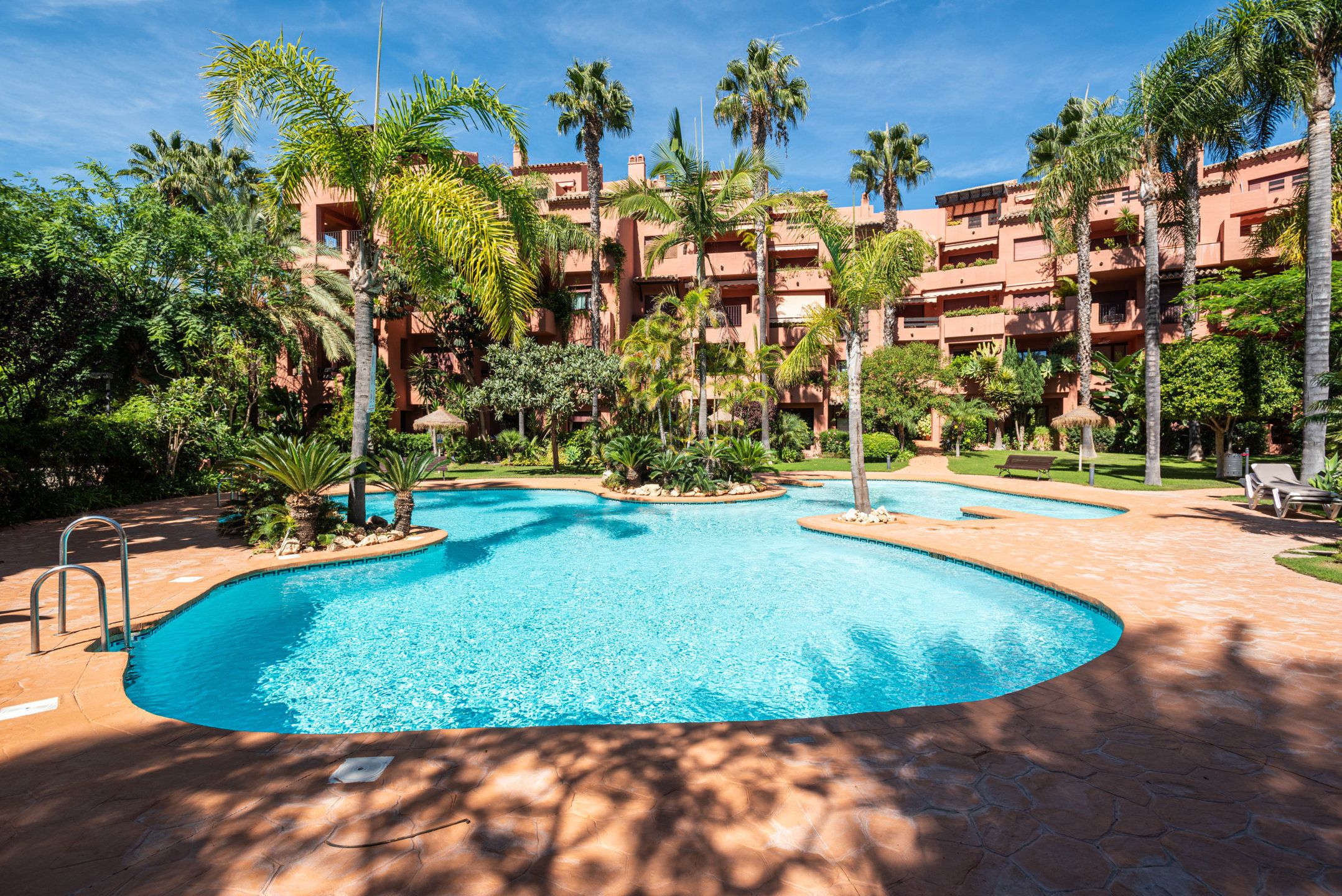 Exterior view of Flat for sale in Marbella  with Air Conditioner, Terrace and Alarm