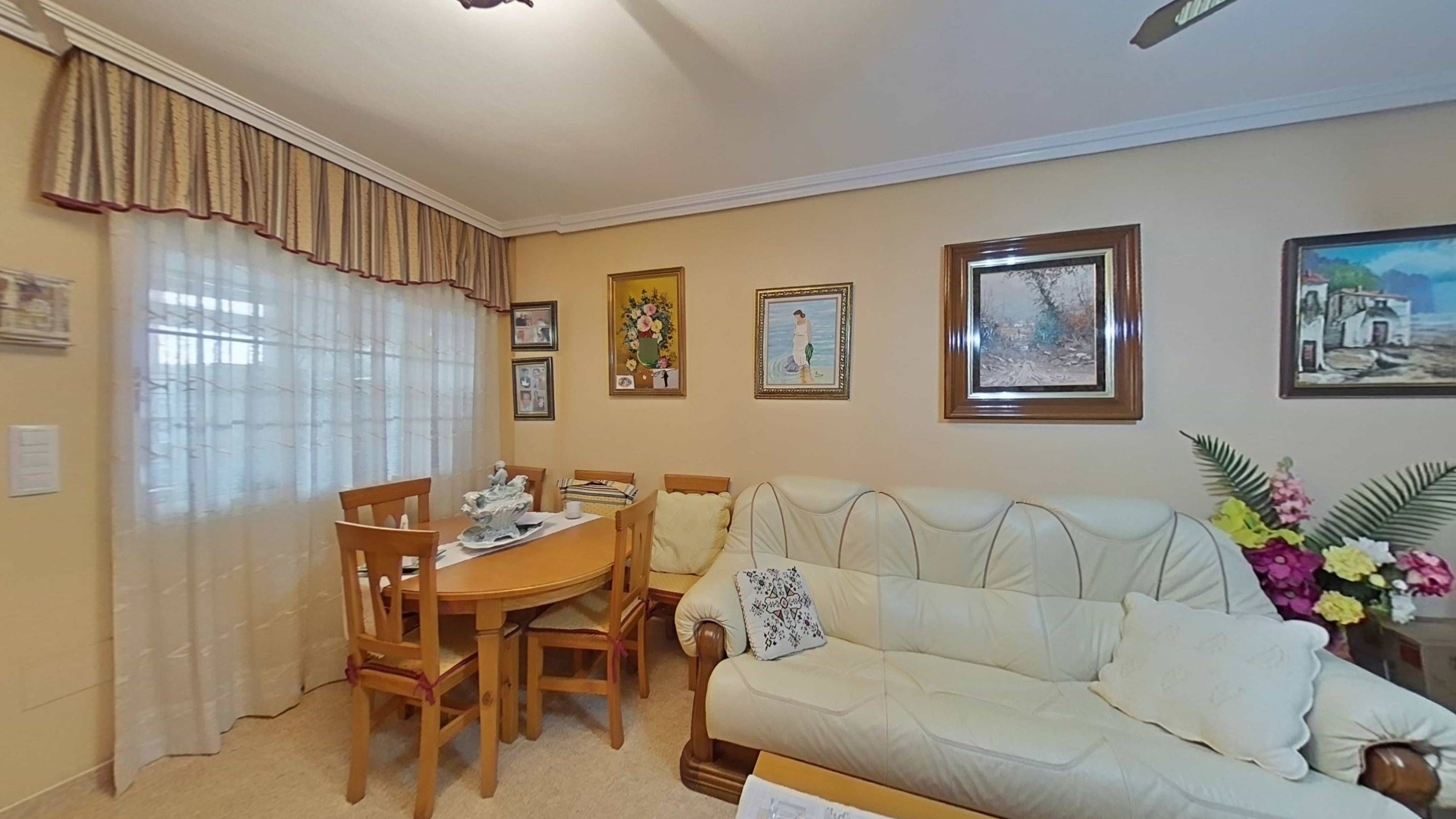 Sala d'estar de Casa adosada en venda en San Pedro del Pinatar amb Aire condicionat, Terrassa i Moblat