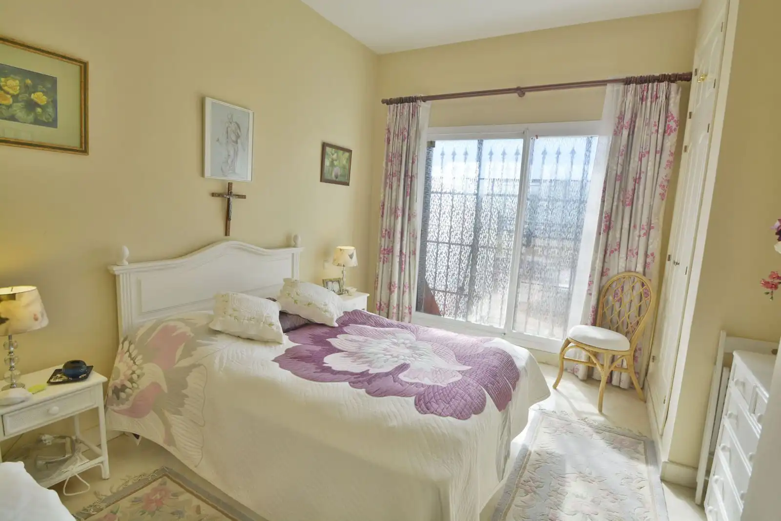 Dormitori de Apartament en venda en Marbella amb Jardí privat i Piscina comunitària