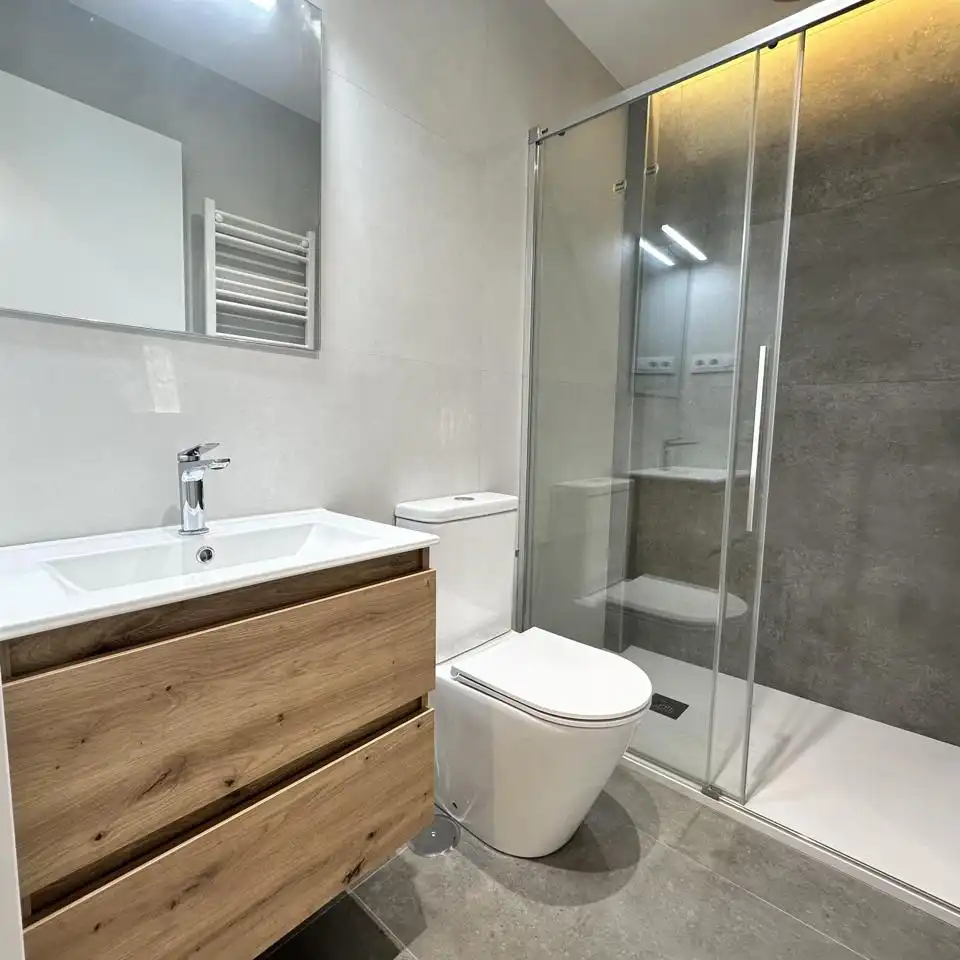 Badezimmer von Erdgeschoss zur Miete in Alcobendas mit Heizung