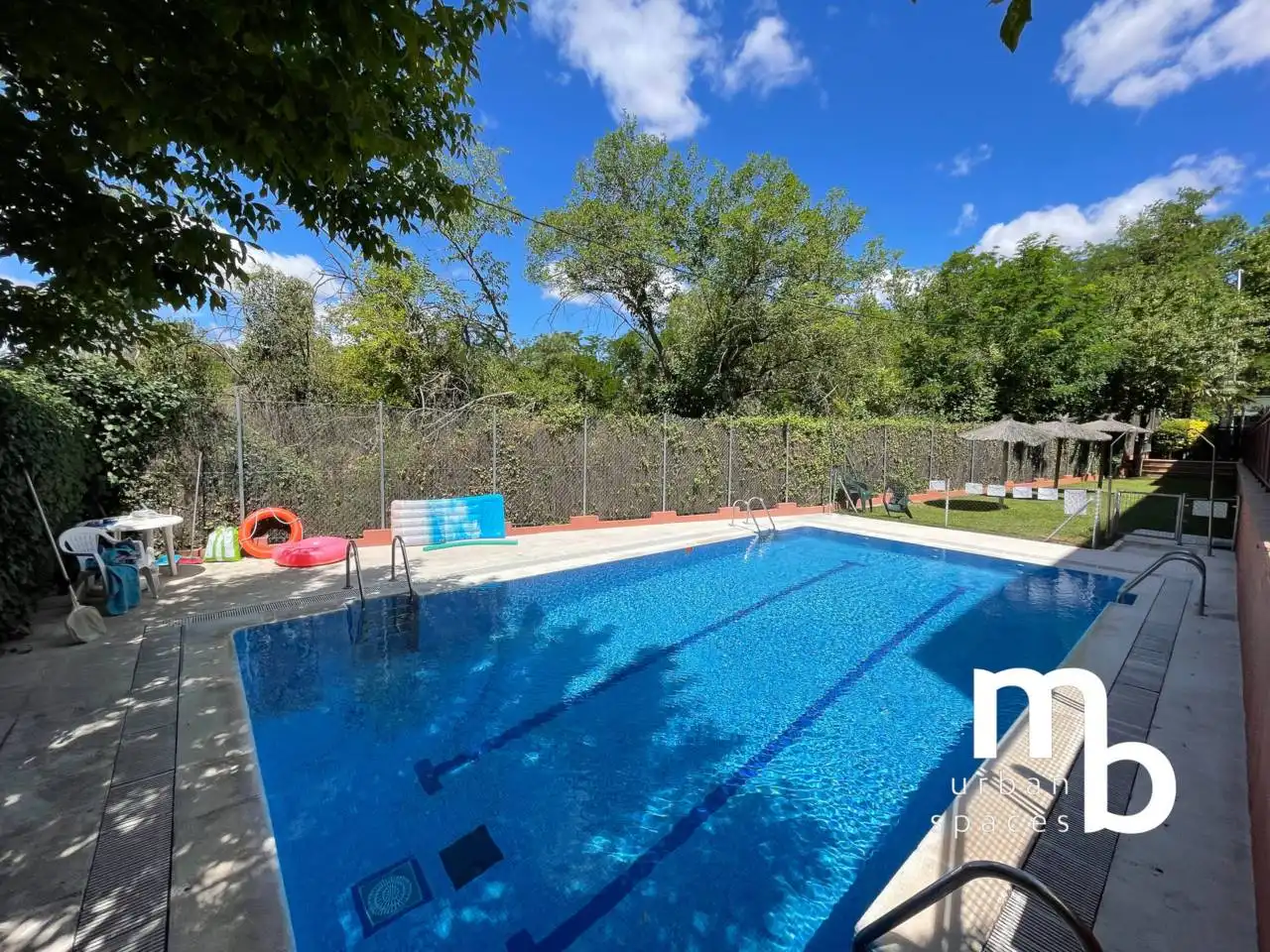 Piscina de Piso en venta en Madrid con Aire acondicionado, Calefacción y Parquet