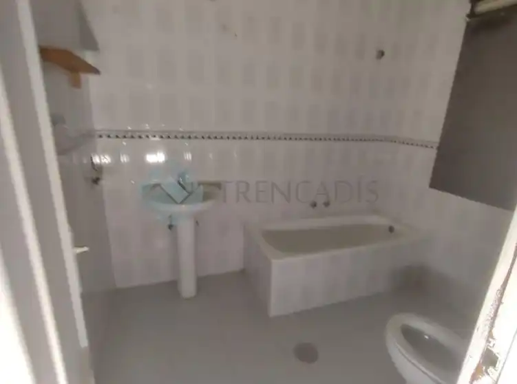 Badezimmer von Einfamilien-Reihenhaus zum Verkauf in Recas
