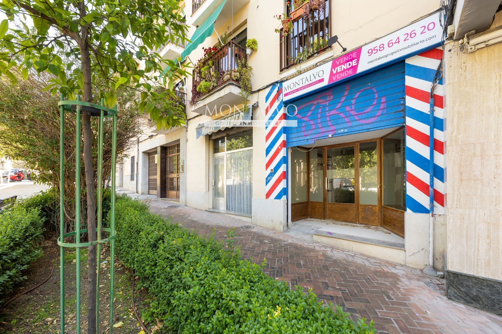 Exterior view of Premises for sale in  Granada Capital
