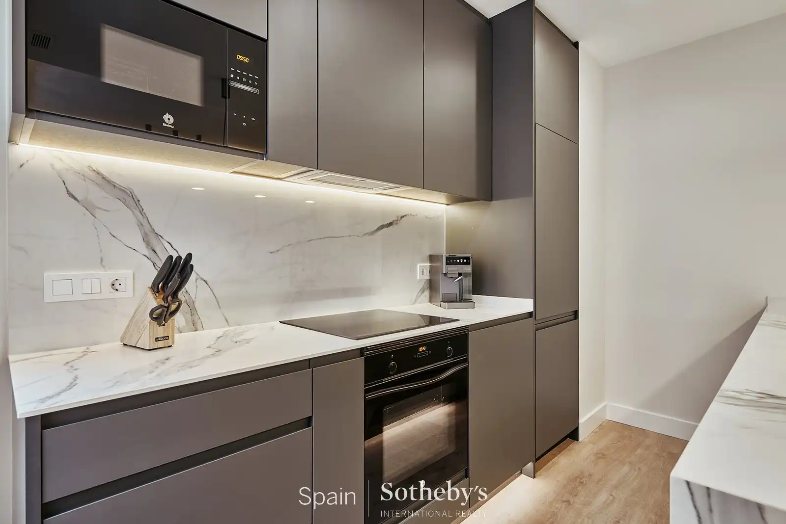 Apartment with lift for sale in Calle de Fernán González, imagen 13