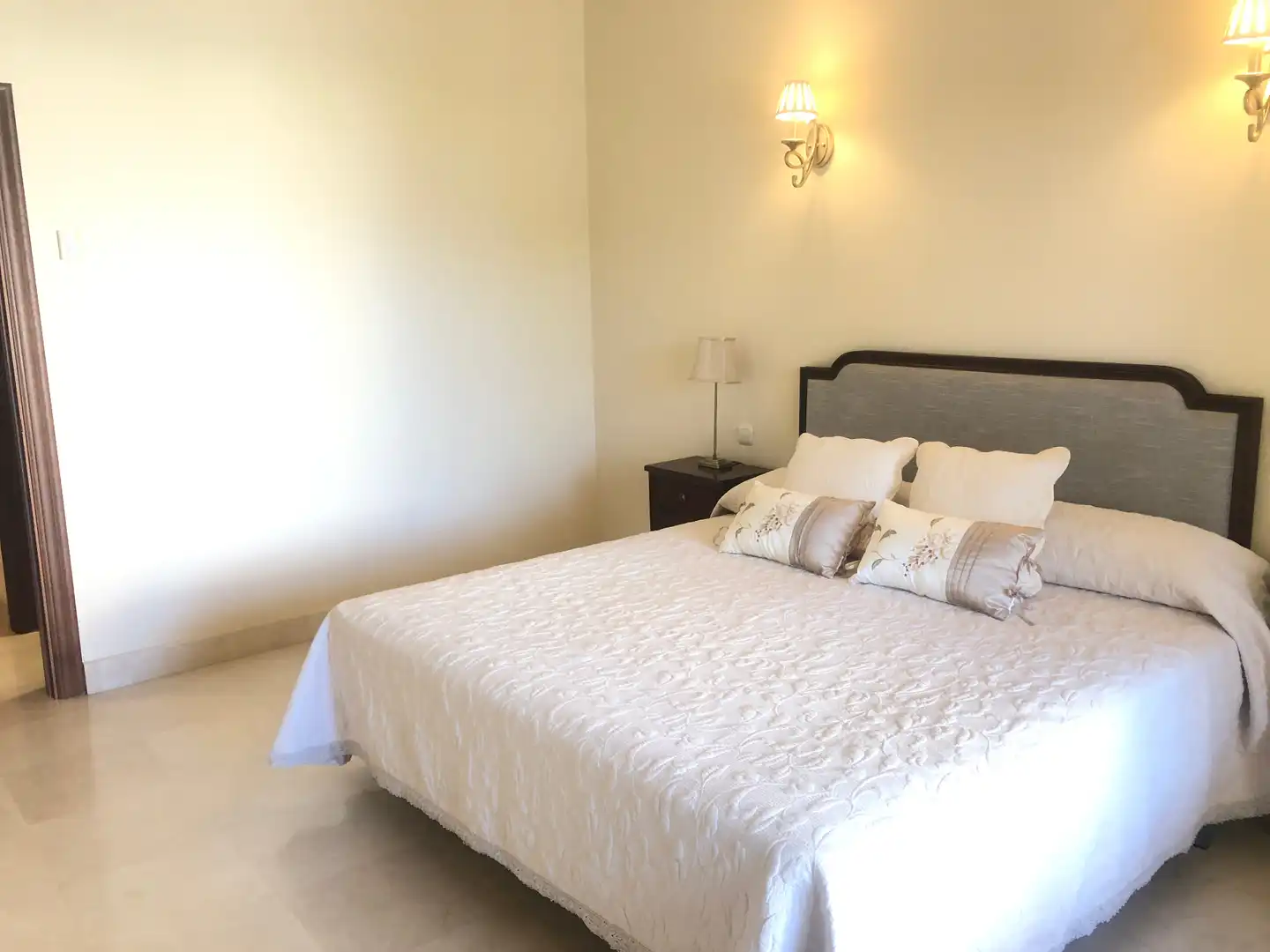 Schlafzimmer von Haus oder Chalet zur Miete in Marbella mit Klimaanlage, Heizung und Privatgarten