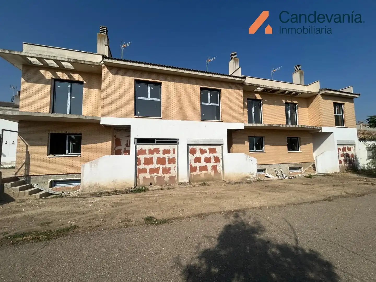 Adossat amb piscina en venda a Calle de la Sierra de Guara 31, imagen 3