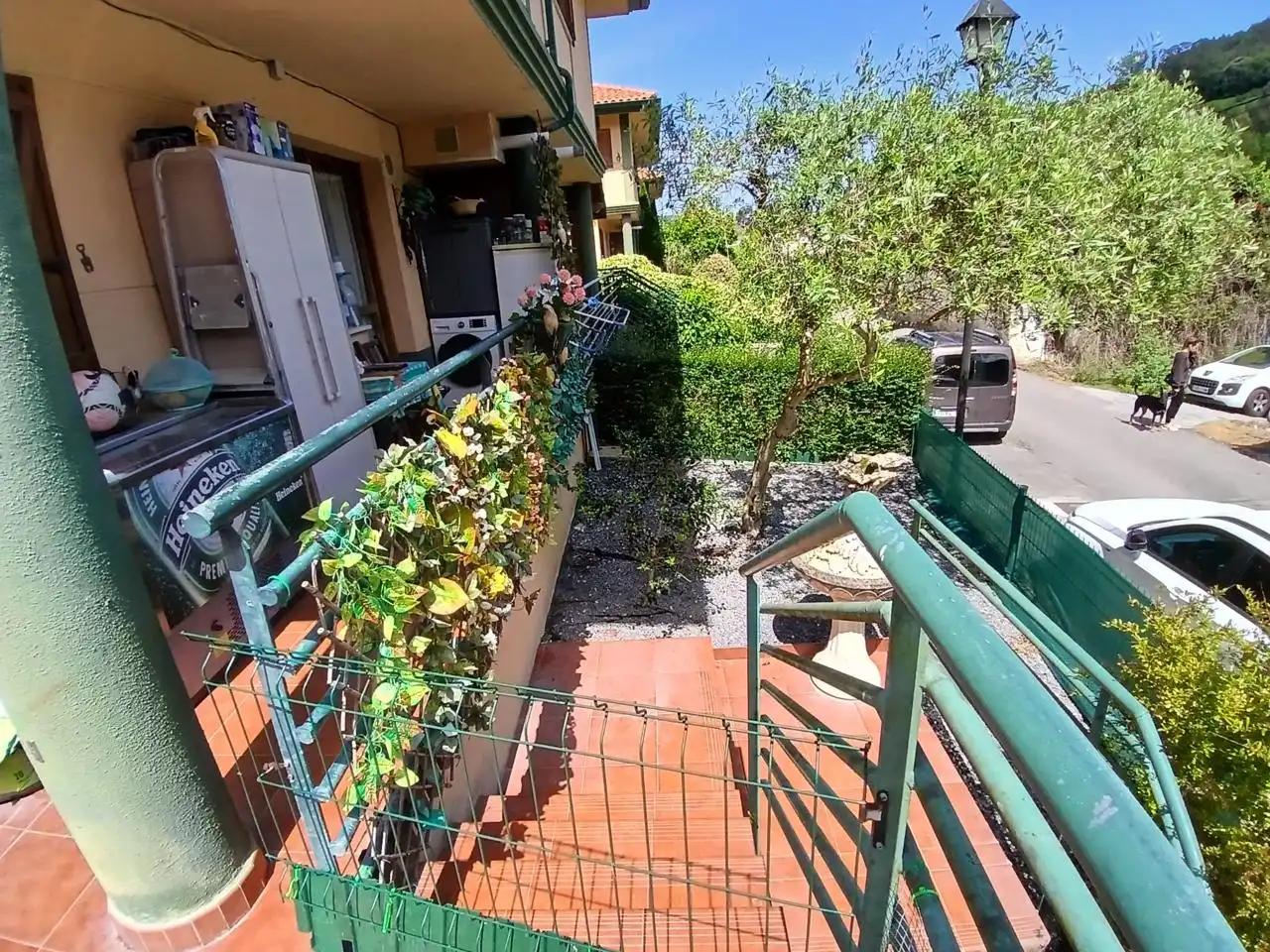 Terrasse von Einfamilien-Reihenhaus zum Verkauf in Castro-Urdiales mit Heizung, Privatgarten und Terrasse