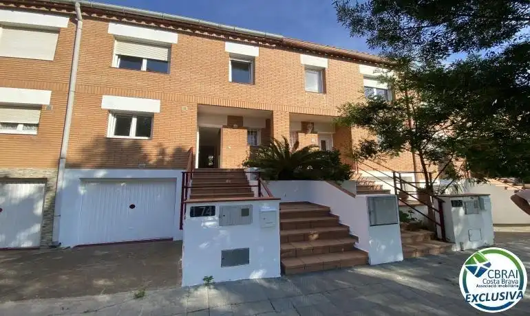Vista exterior de Casa o xalet en venda en Roses amb Calefacció, Jardí privat i Terrassa