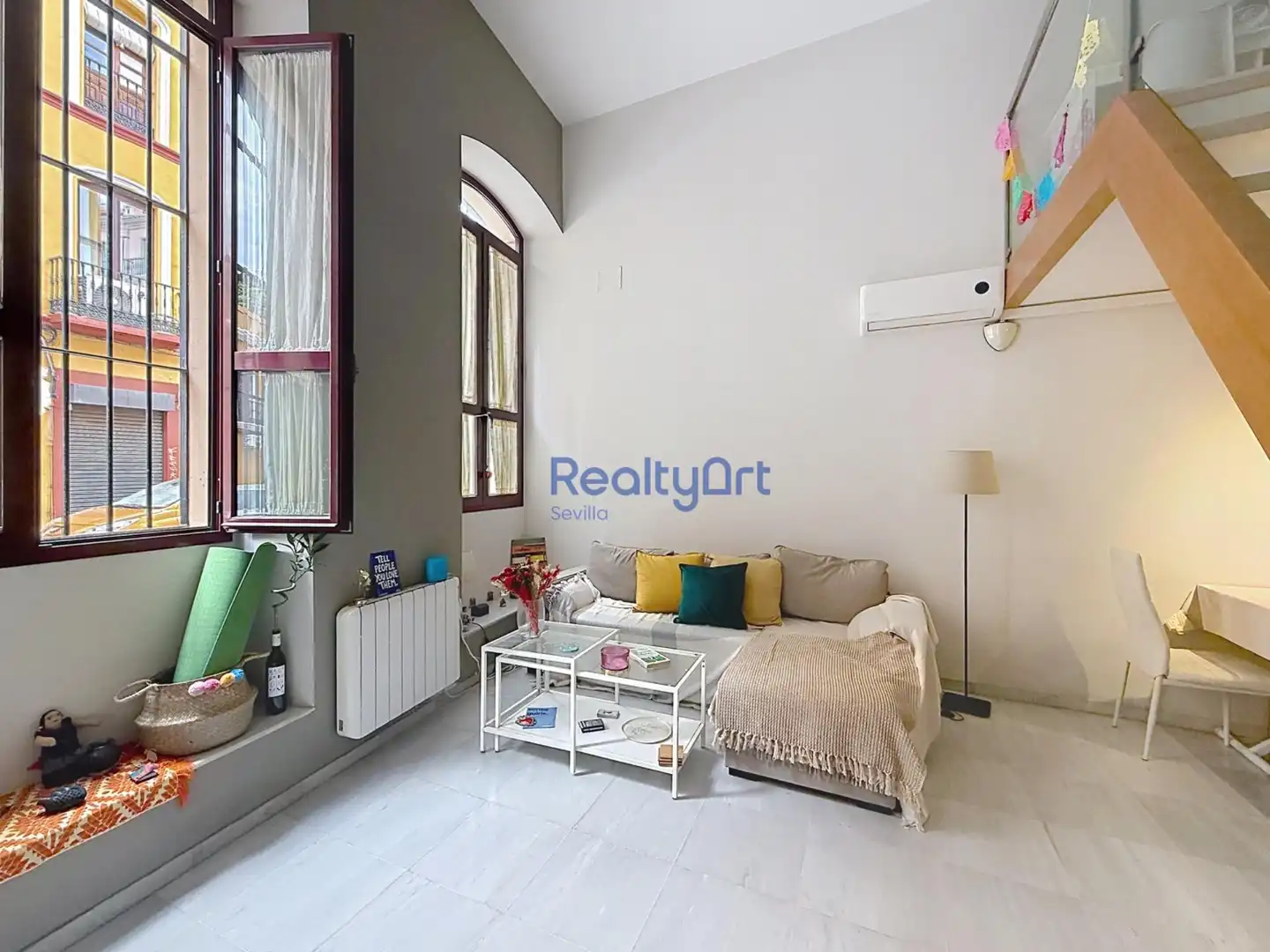 Sala d'estar de Dúplex en venda en Sevilla amb Aire condicionat i Calefacció