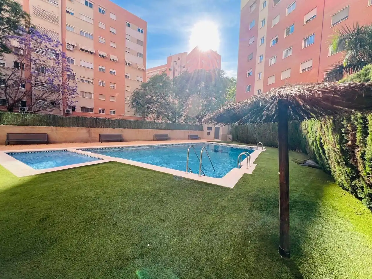 Piscina de Piso en venta en Alicante / Alacant con Aire acondicionado, Calefacción y Jardín privado