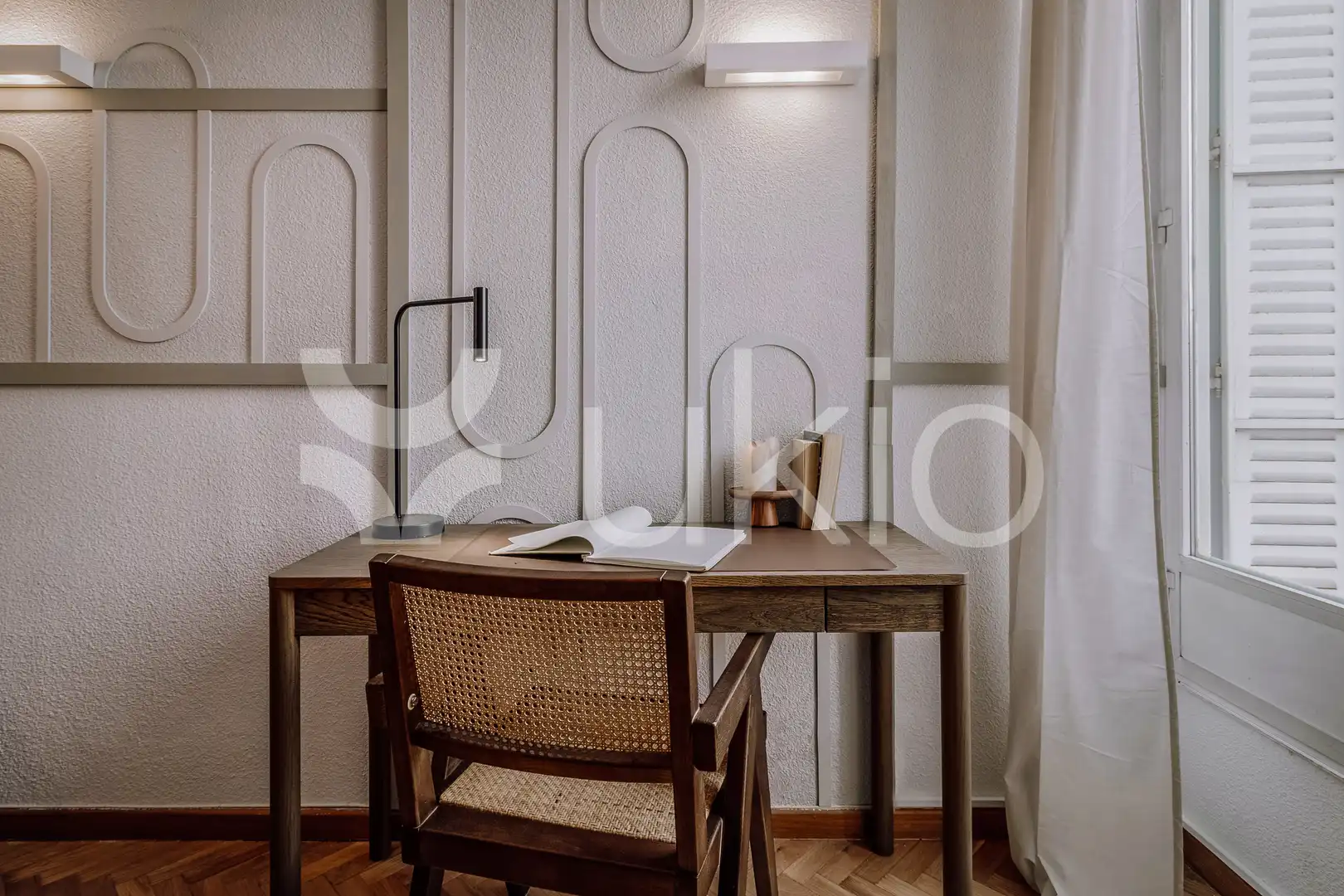 Dormitori de Apartament de lloguer en Madrid amb Aire condicionat, Calefacció i Moblat