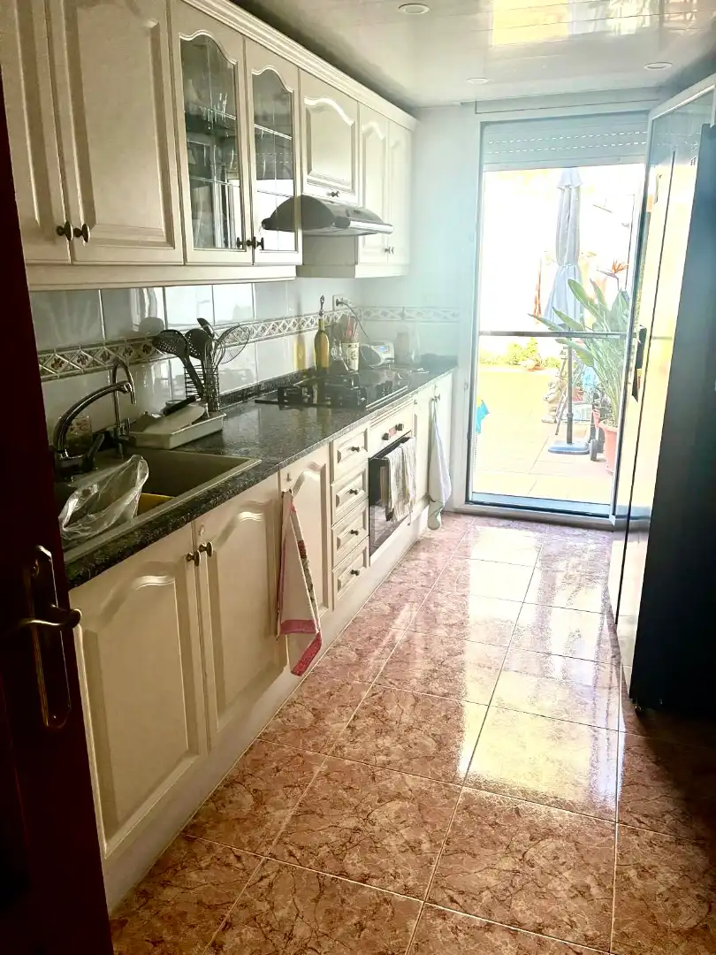 Küche von Einfamilien-Reihenhaus zum Verkauf in Canet de Mar mit Heizung, Terrasse und Ofen
