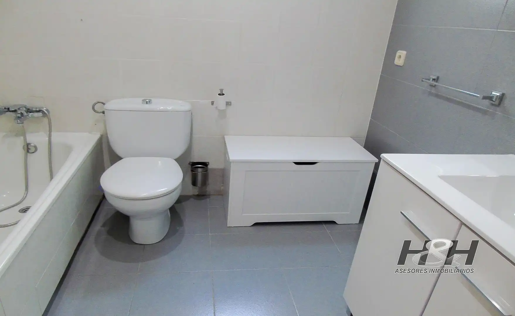 Bany de Pis de lloguer en Burjassot amb Parquet i Balcó