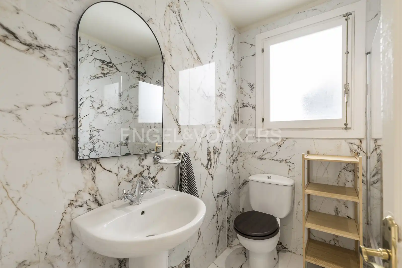 Badezimmer von Wohnung zur Miete in Barcelona mit Klimaanlage, Heizung und Balkon