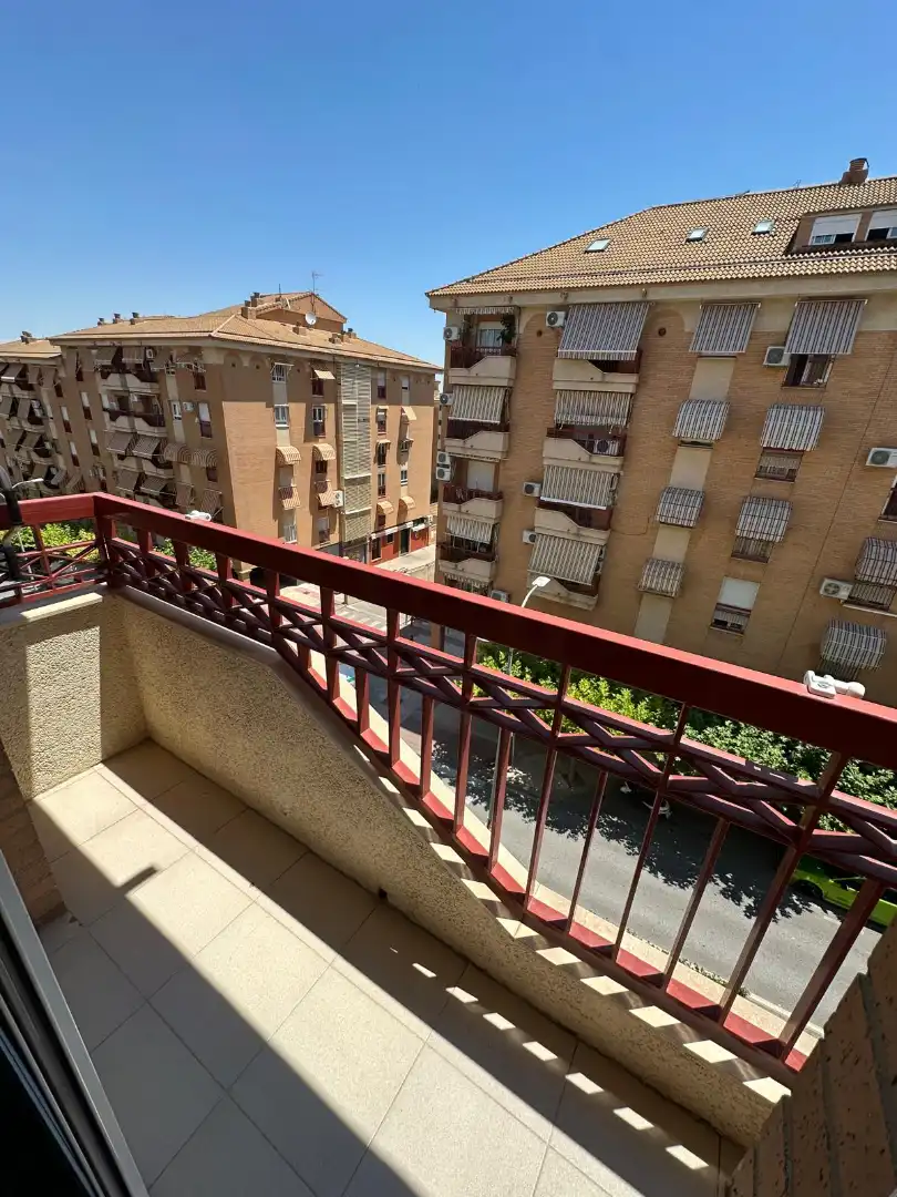 Terrassa de Pis de lloguer en Jaén amb Aire condicionat, Calefacció i Moblat