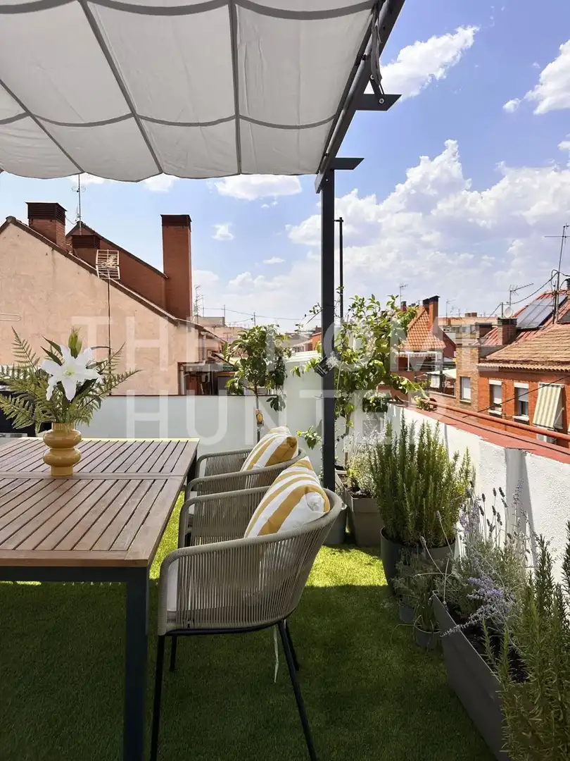 Terrassa de Pis en venda en Madrid amb Aire condicionat, Calefacció i Moblat