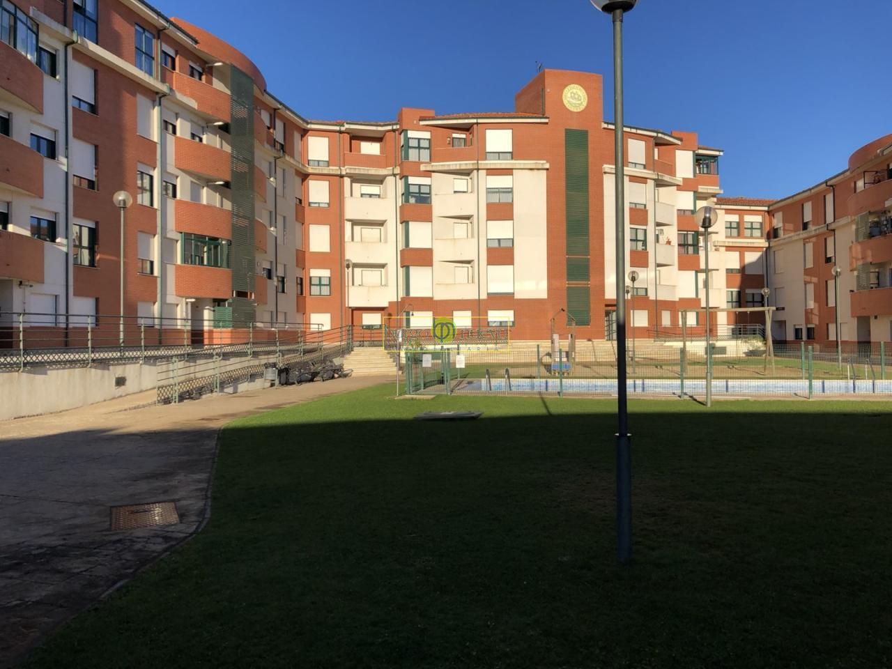 Vista exterior de Pis en venda en San Andrés del Rabanedo amb Calefacció, Traster i Moblat
