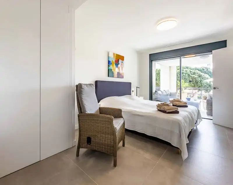 Schlafzimmer von Haus oder Chalet zum Verkauf in Marbella mit Klimaanlage, Heizung und Privatgarten