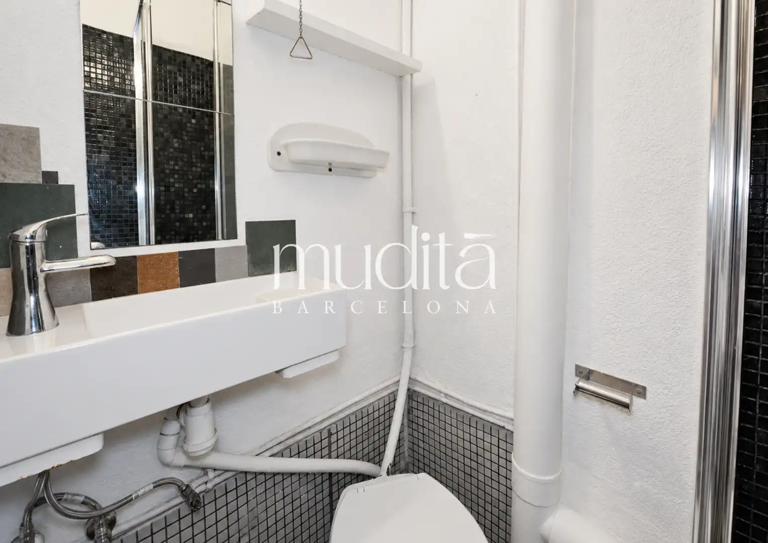 Bathroom of Apartments for sale in Barcelona  with Heating and Alarm