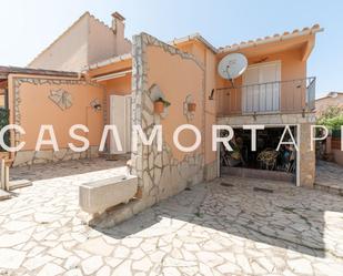 Vista exterior de Casa adosada en venda en L'Estartit amb Terrassa i Balcó