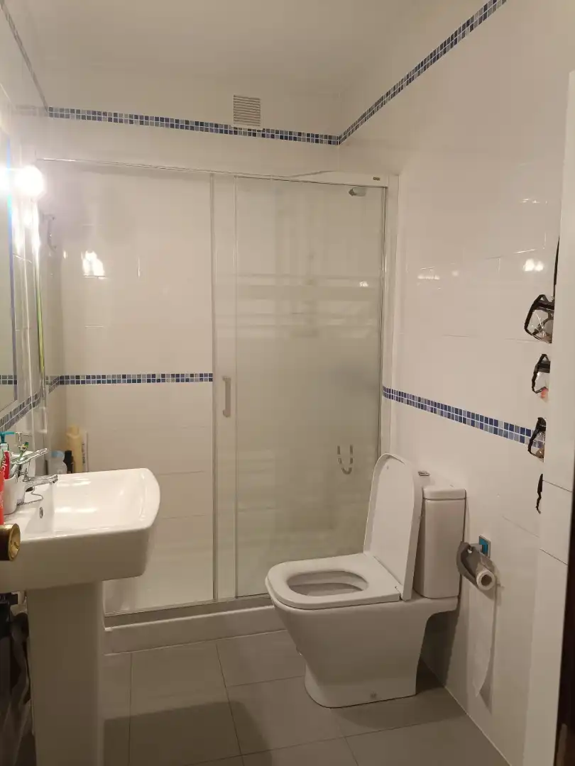 Badezimmer von Dachboden zum Verkauf in Punta Umbría mit Terrasse, Möbliert und Ofen