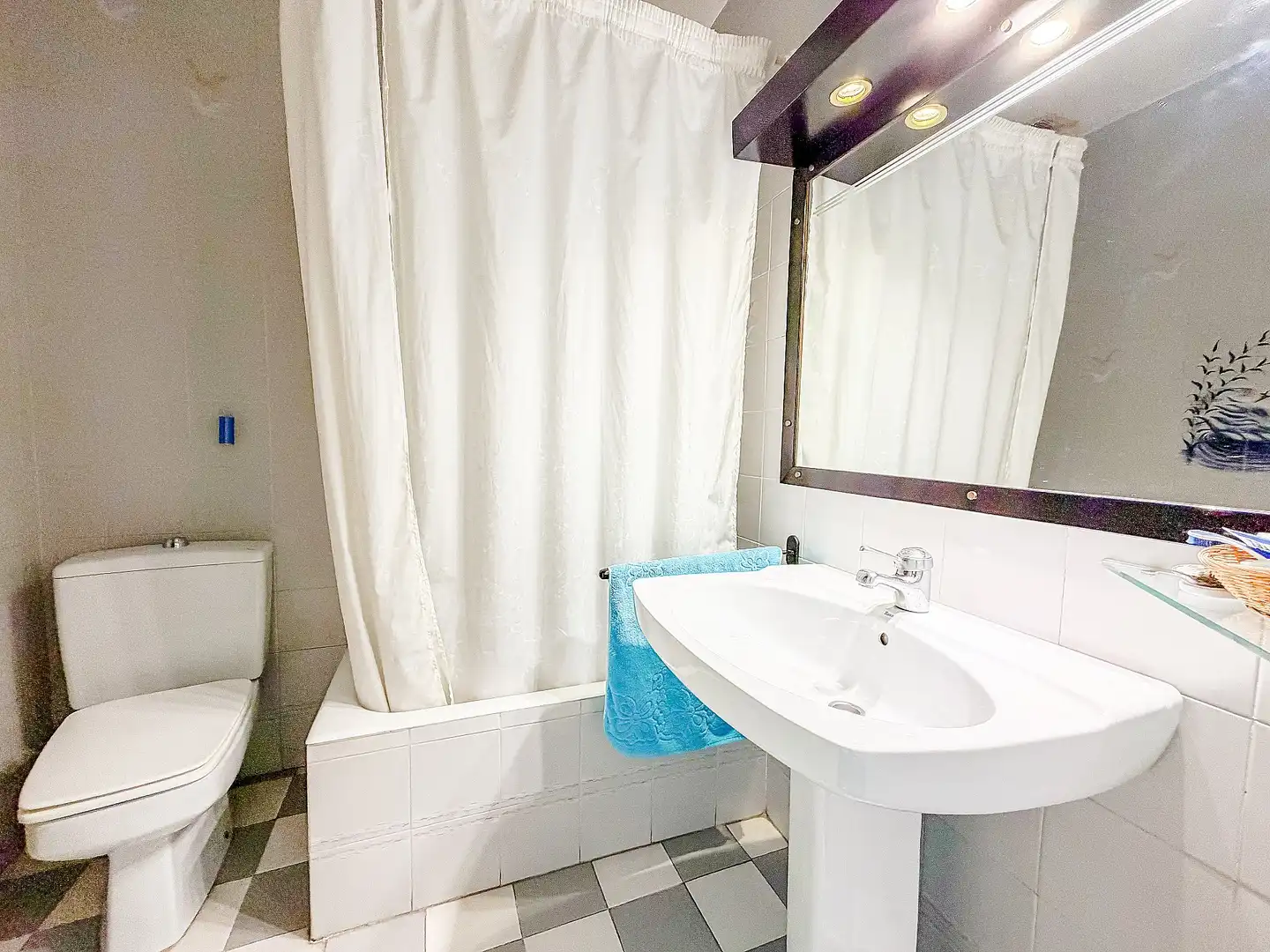 Bany de Casa o xalet en venda en Yecla amb Calefacció, Terrassa i Moblat