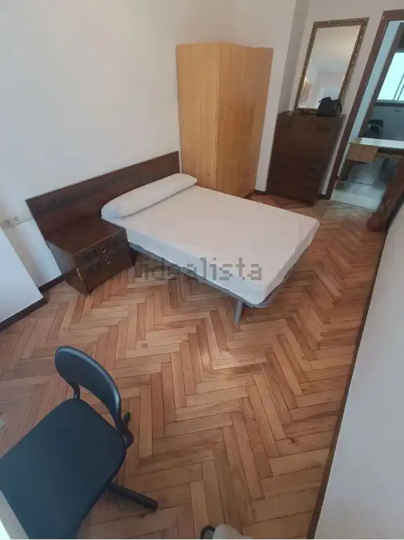 Habitación de Piso en venta en Santiago de Compostela  con Calefacción, Terraza y Amueblado