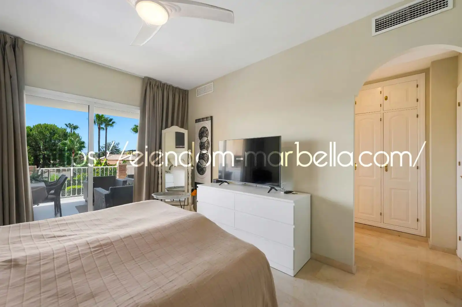 Schlafzimmer von Wohnungen zum Verkauf in Marbella mit Klimaanlage, Terrasse und Möbliert