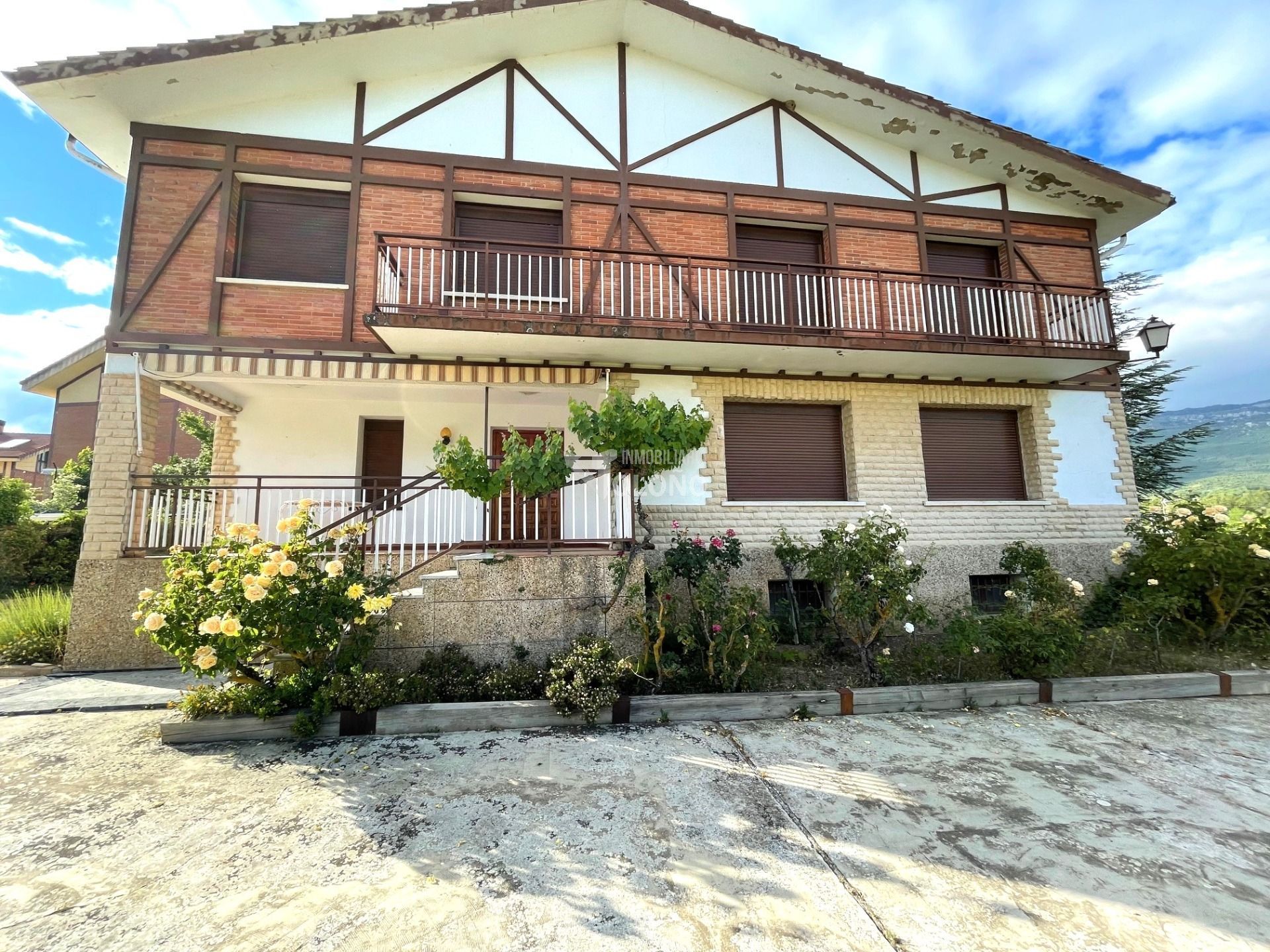 Vista exterior de Casa o xalet en venda en Labastida / Bastida amb Calefacció, Jardí privat i Parquet