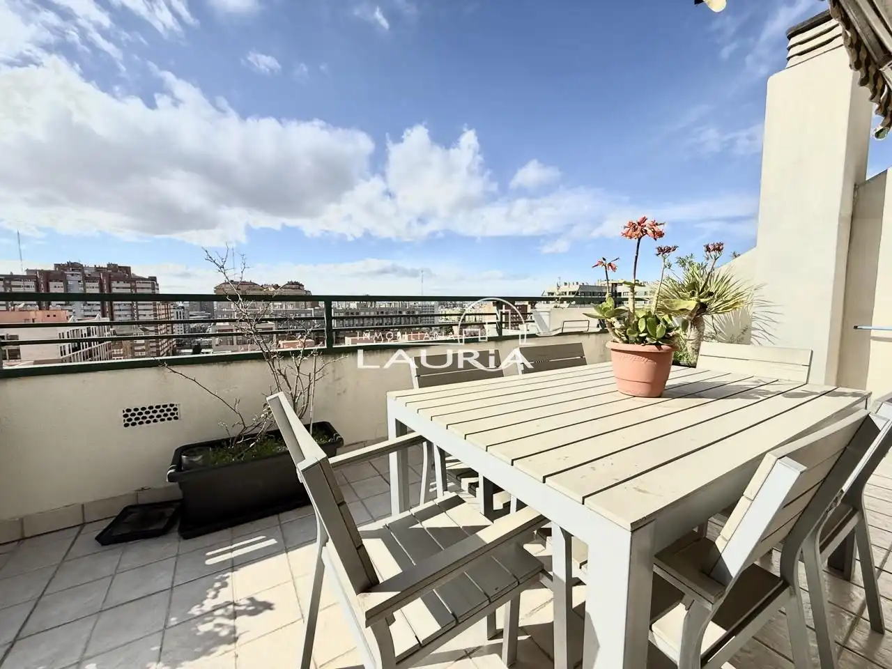 Terrasse von Dachboden zum Verkauf in Valencia mit Klimaanlage und Terrasse