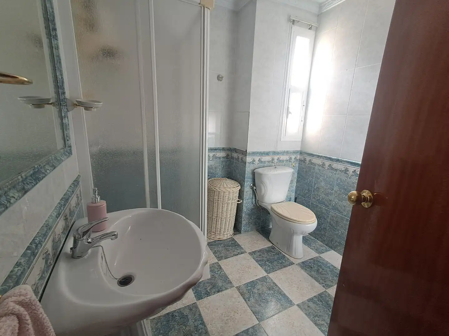 Bathroom of Flat for sale in Bujalance  with Air Conditioner, Terrace and Storage room