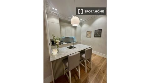 Photo 2 of Room in Cortes - Huertas, Madrid Capital