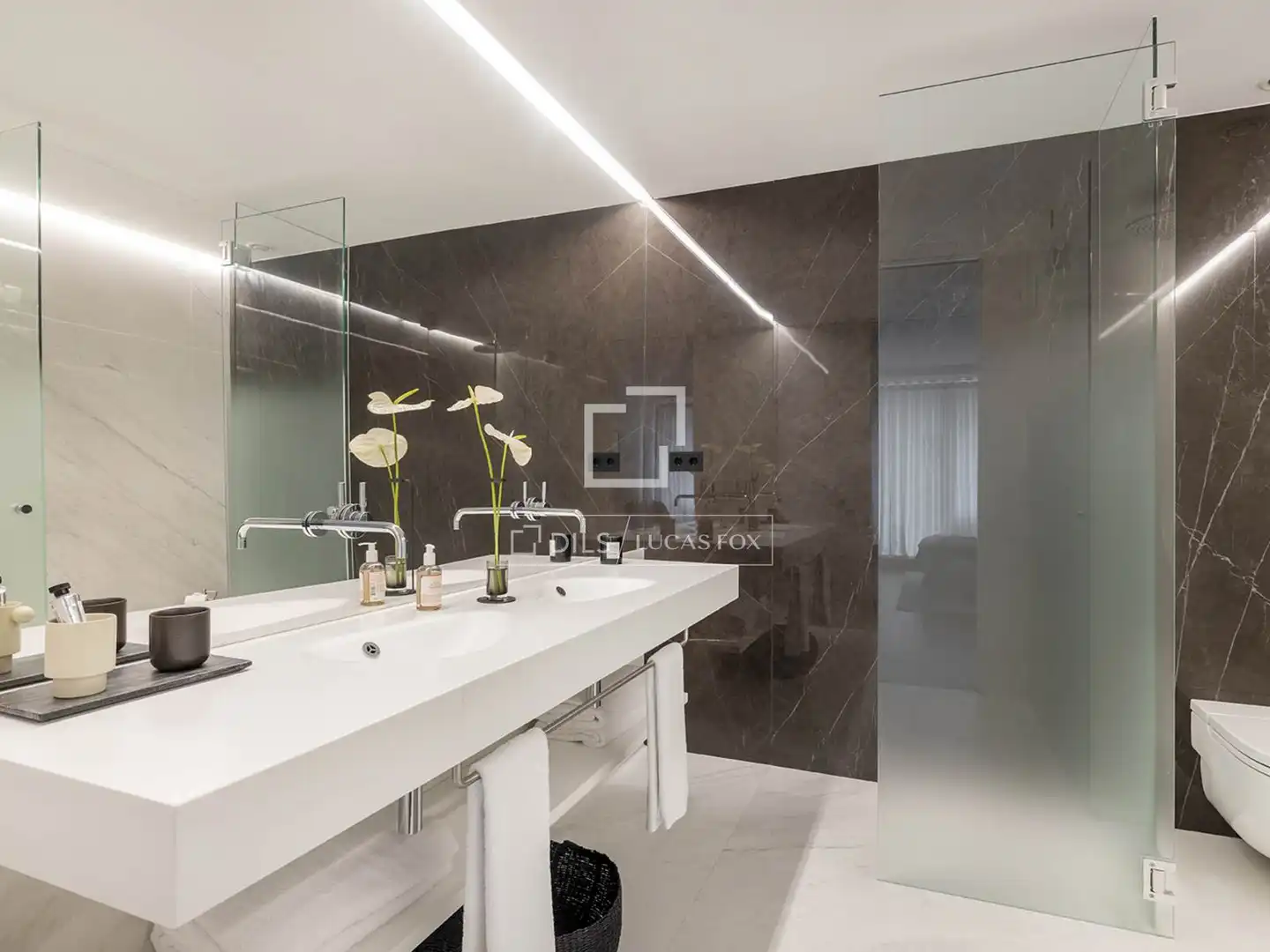 Badezimmer von Wohnung zum Verkauf in Barcelona mit Klimaanlage, Heizung und Parkett
