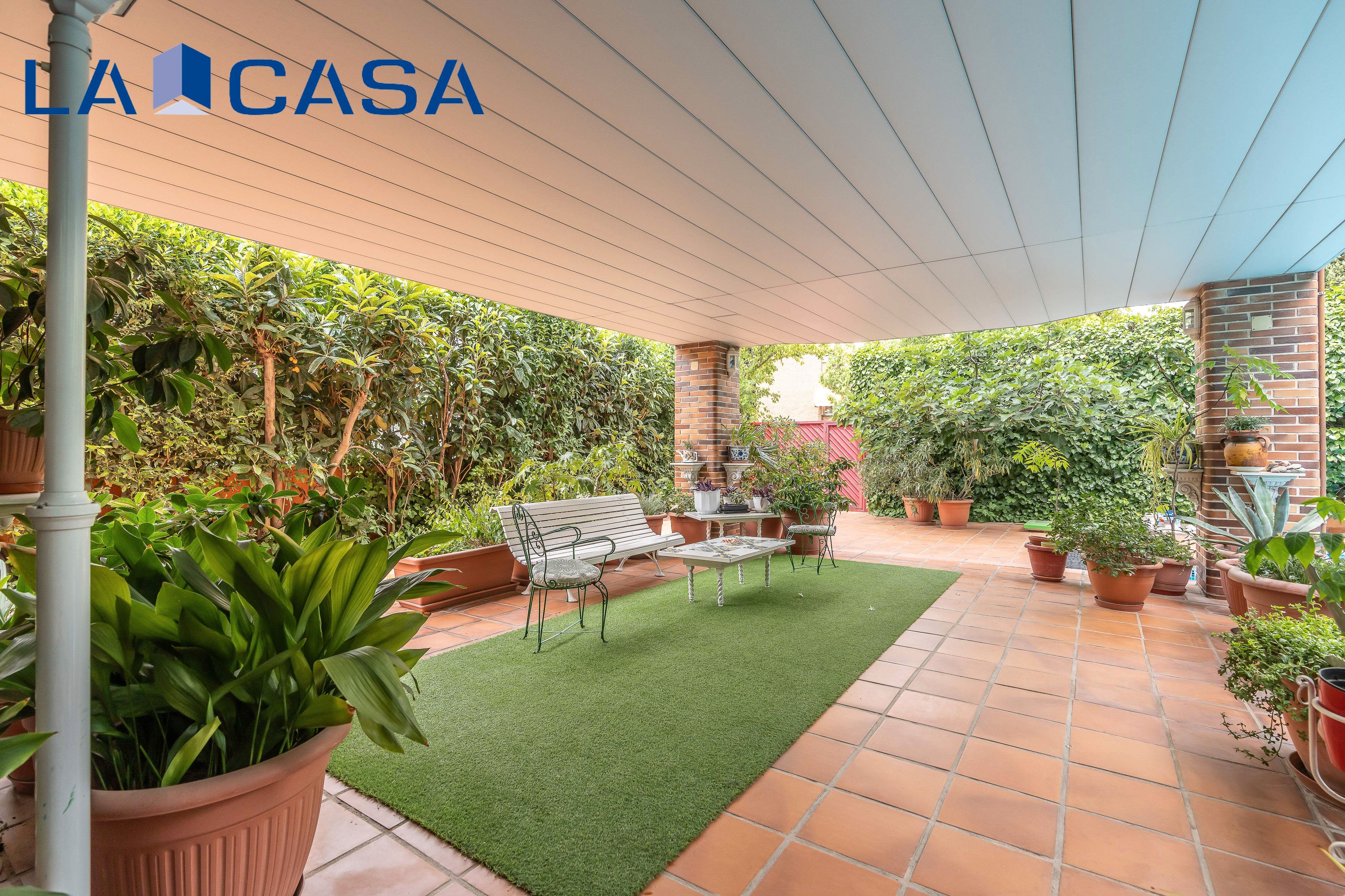 Terrace of House or chalet for sale in  Madrid Capital  with Air Conditioner, Heating and Storage room