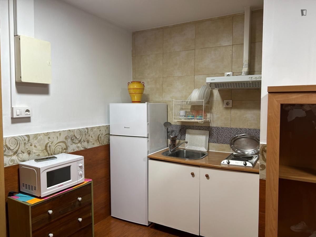 Cocina de Estudio de alquiler en  Barcelona Capital con Aire acondicionado, Calefacción y Amueblado