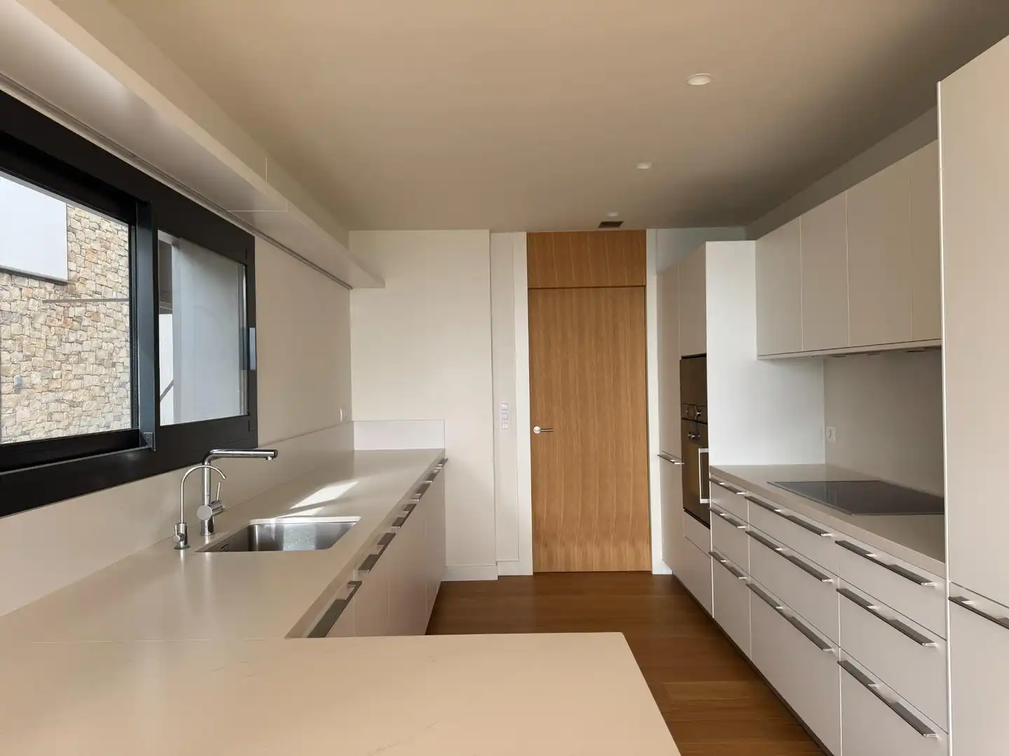 Cocina de Casa o chalet en venta en Barcelona con Aire acondicionado, Calefacción y Jardín privado