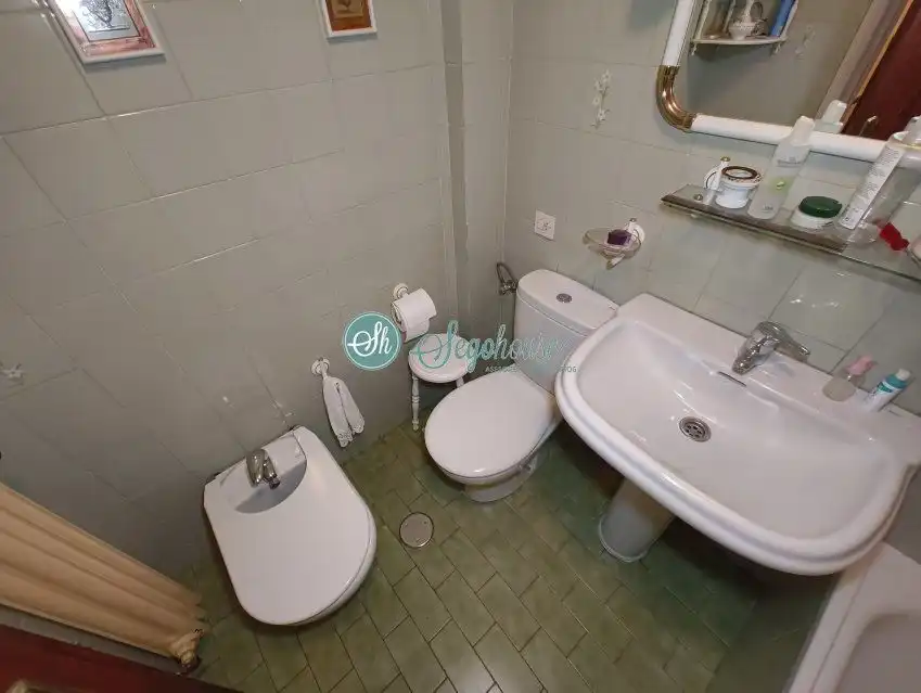 Baño de Piso en venta en Segovia con Calefacción, Terraza y Trastero